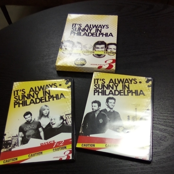 It's Always Sunny in Philadelphia DVD Set Seasons 1, 2, & 3 Danny DeVito - Picture 1 of 2